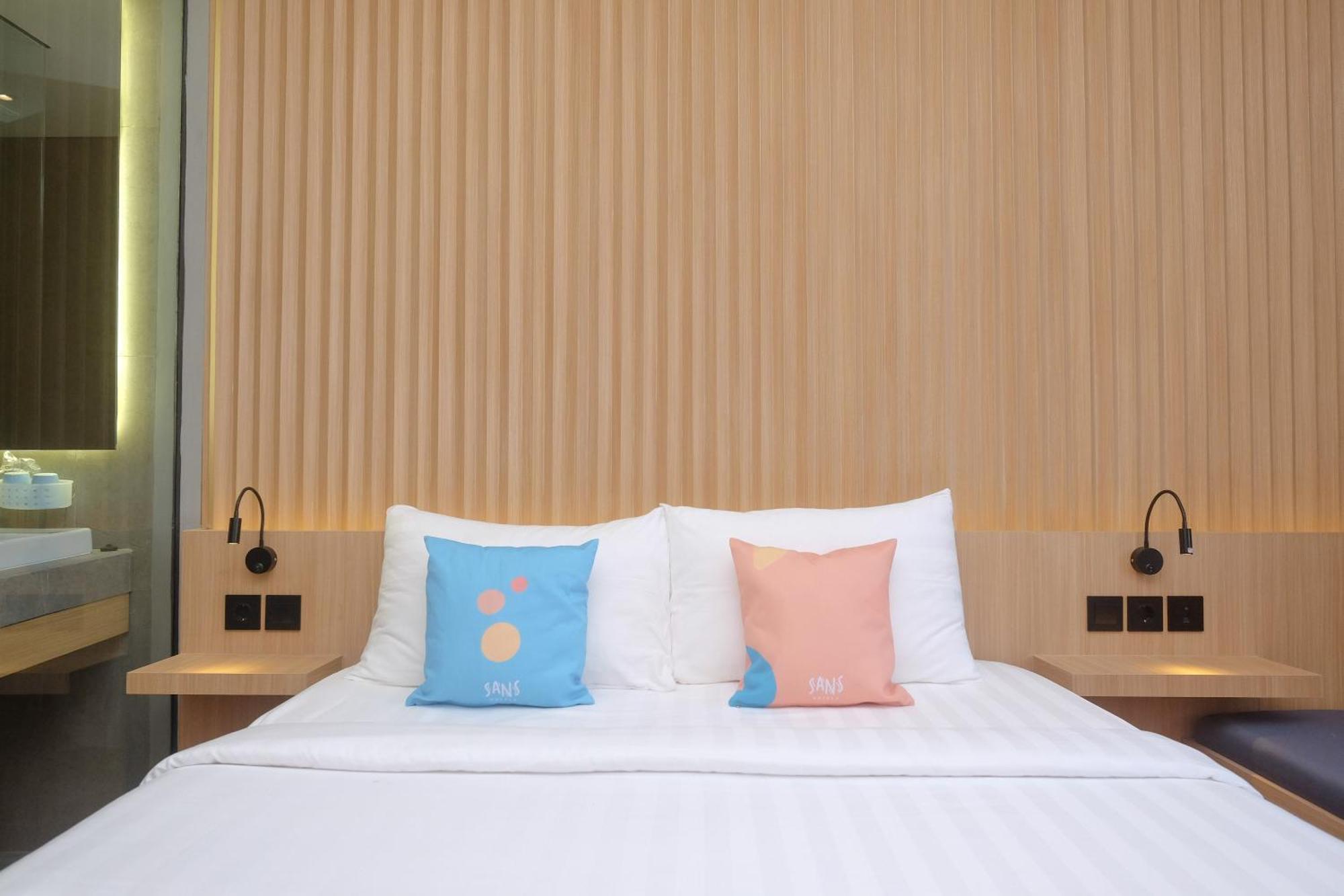 Sans Hotel Rg Living Jogja By Reddoorz Pakualaman Exterior foto